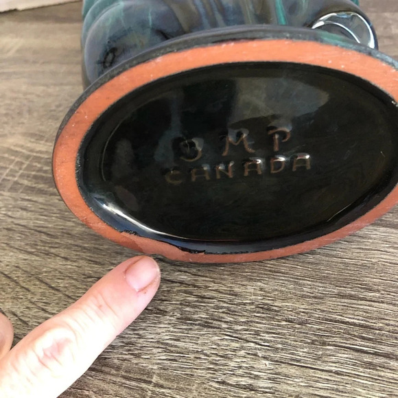 Vtg Blue Mountain Pottery Split Leaf Vase - Picture 10 of 10